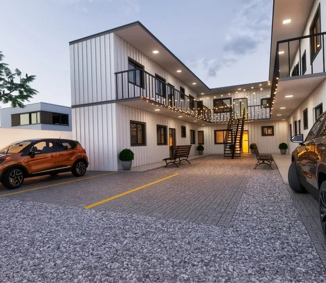 Projeto 3D do pátio de conjunto residencial com escada e passarelas iluminadas